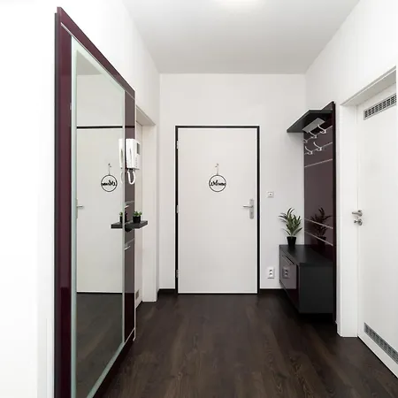 New Beautiful In The Center Of With Option Garage Parking אוסטרבה