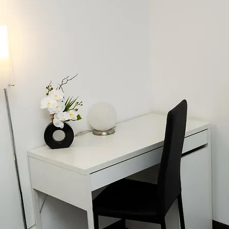 公寓 New Beautiful In The Center Of With Option Garage Parking