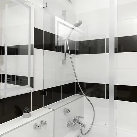 Apartament New Beautiful In The Center Of With Option Garage Parking