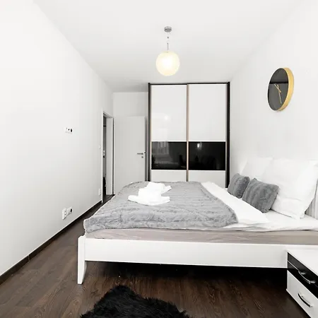 New Beautiful In The Center Of With Option Garage Parking Апартаменти