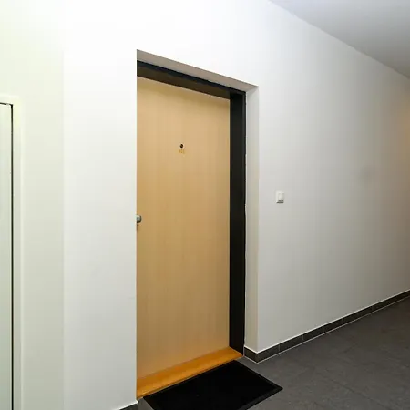 公寓 New Beautiful In The Center Of With Option Garage Parking *