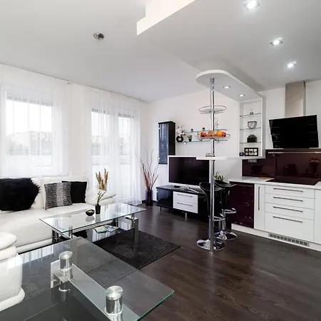 Apartament New Beautiful In The Center Of With Option Garage Parking