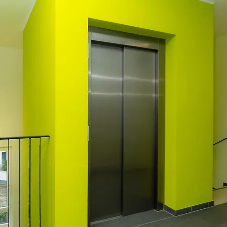 New Beautiful In The Center Of With Option Garage Parking Апартаменти