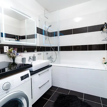 Apartament New Beautiful In The Center Of With Option Garage Parking