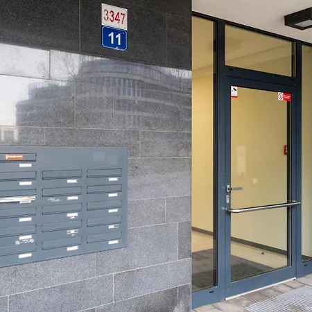 New Beautiful In The Center Of With Option Garage Parking *