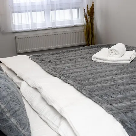 公寓 New Beautiful In The Center Of With Option Garage Parking *