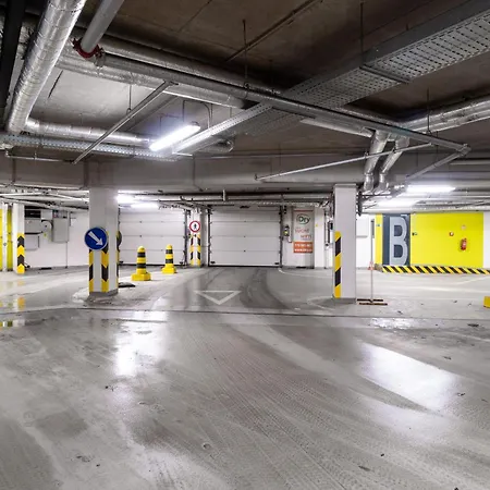 New Beautiful In The Center Of With Option Garage Parking *