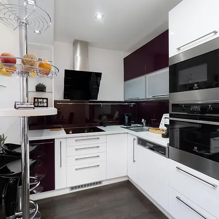Apartment New Beautiful In The Center Of With Option Garage Parking *
