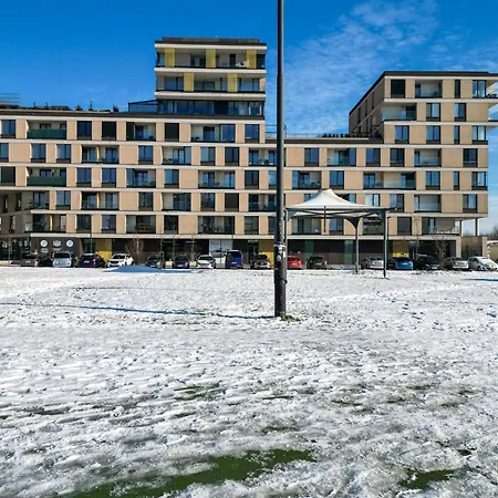 New Beautiful In The Center Of With Option Garage Parking 公寓