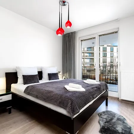 New Beautiful In The Center Of With Option Garage Parking 俄斯特拉发