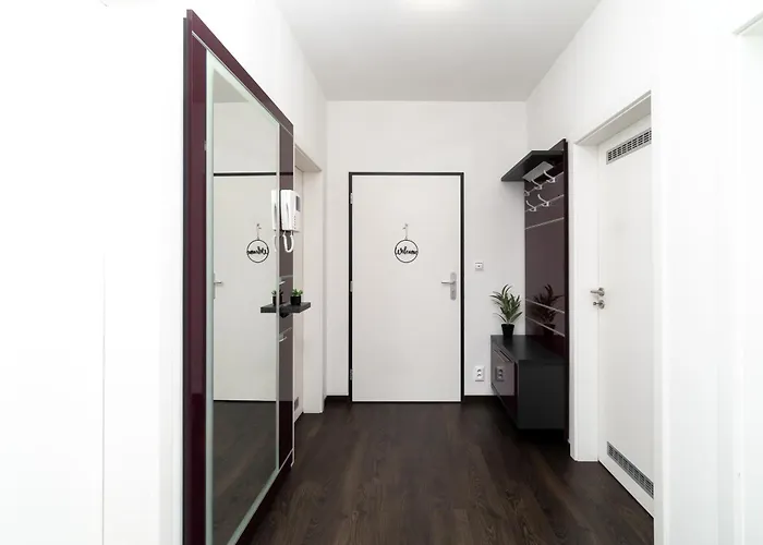 New Beautiful In The Center Of With Option Garage Parking Οστράβα