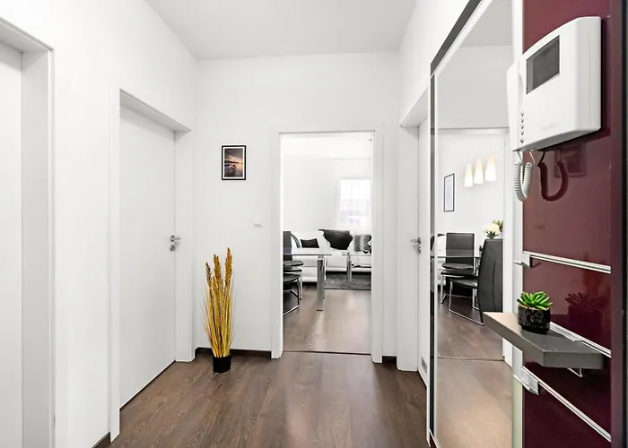 New Beautiful In The Center Of With Option Garage Parking Διαμέρισμα *