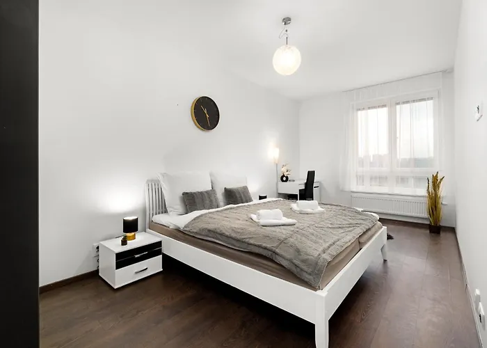 New Beautiful In The Center Of With Option Garage Parking Διαμέρισμα Οστράβα