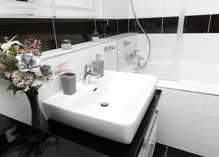 New Beautiful In The Center Of With Option Garage Parking Διαμέρισμα *